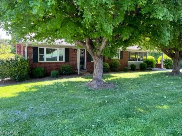 1881 Yadkin Valley Rd, Advance, NC 27006