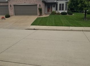 12 Alder Ct, Bloomington, IL