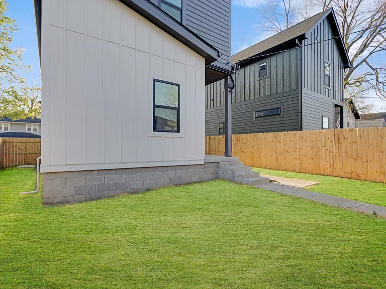 1025 Churchman Ave — Photo 67