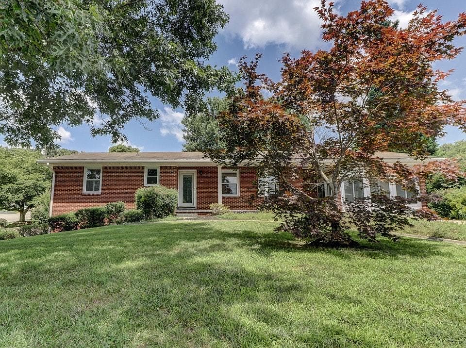 1st image of 561 Howard Dr