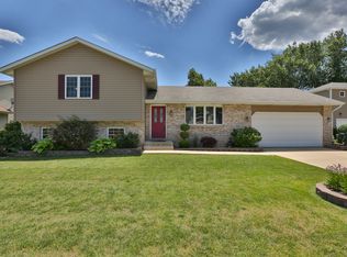 1661 Cooke St, Hobart, IN 46342