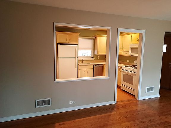 Living room to kitchen
