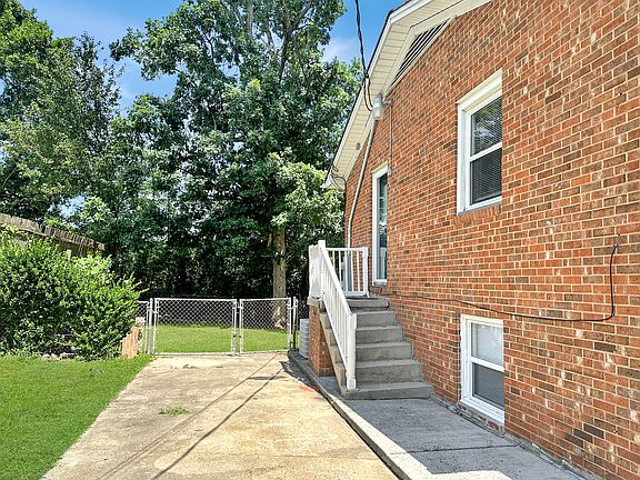 2nd image of 120 Eastway Ln
