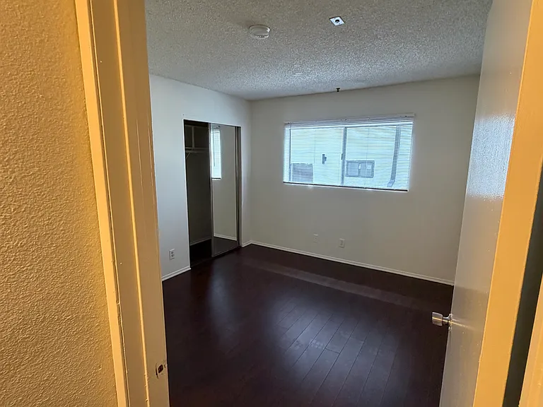 Apt 102