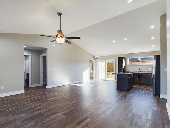 3rd image of 145 La Vista Dr