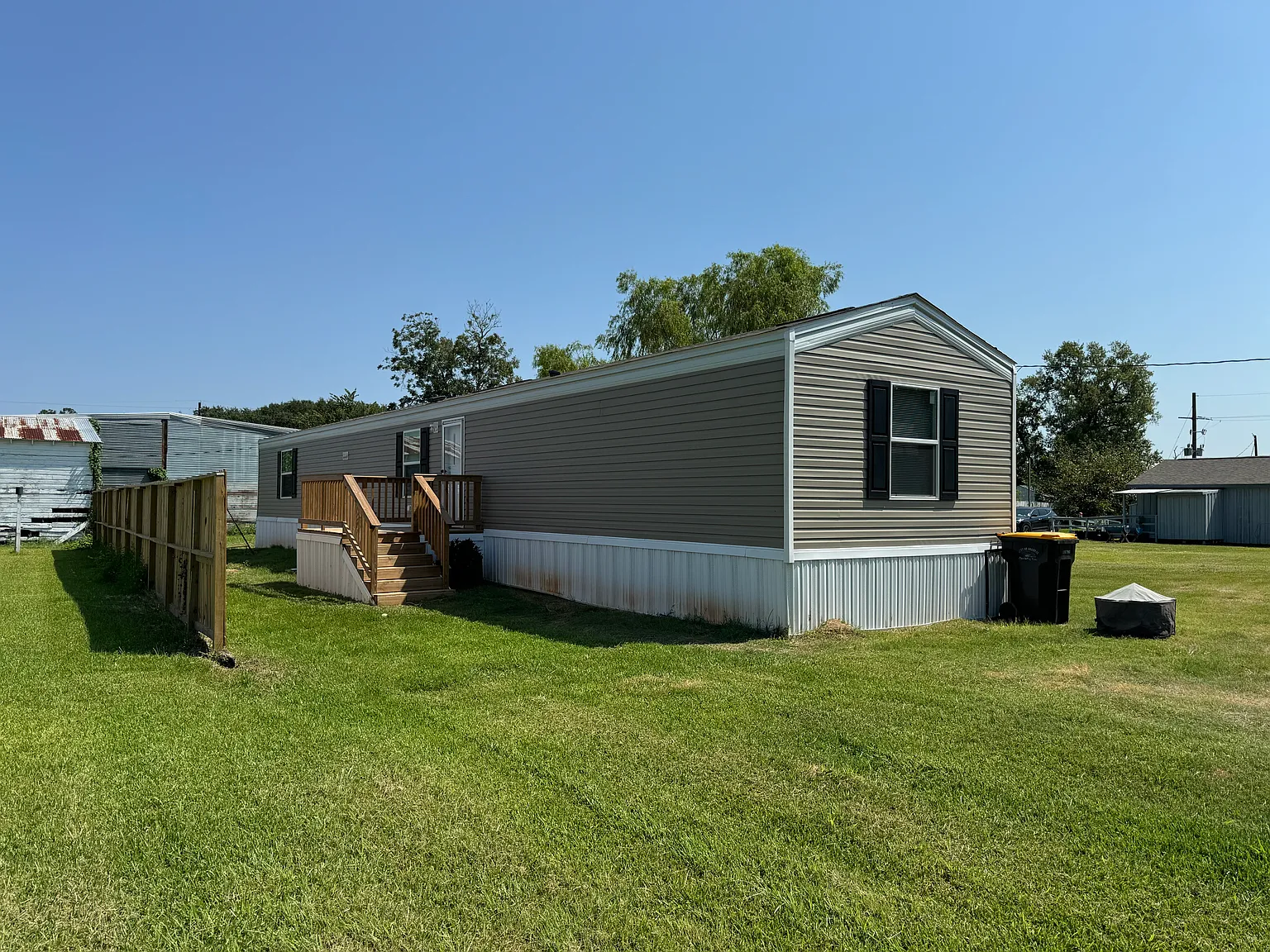 3 bed, 1350 sqft, $1,650 — Photo 1