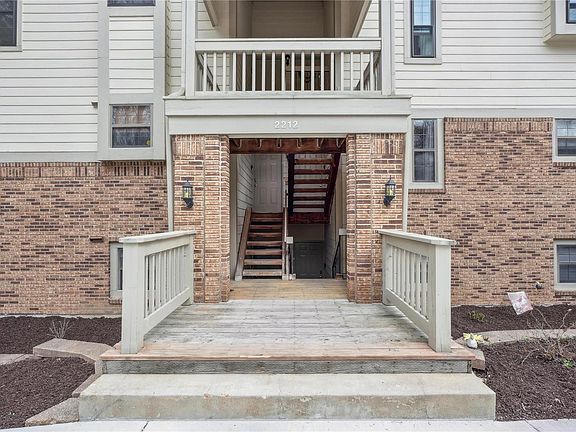 2nd image of 2212 Canyonlands Dr APT A