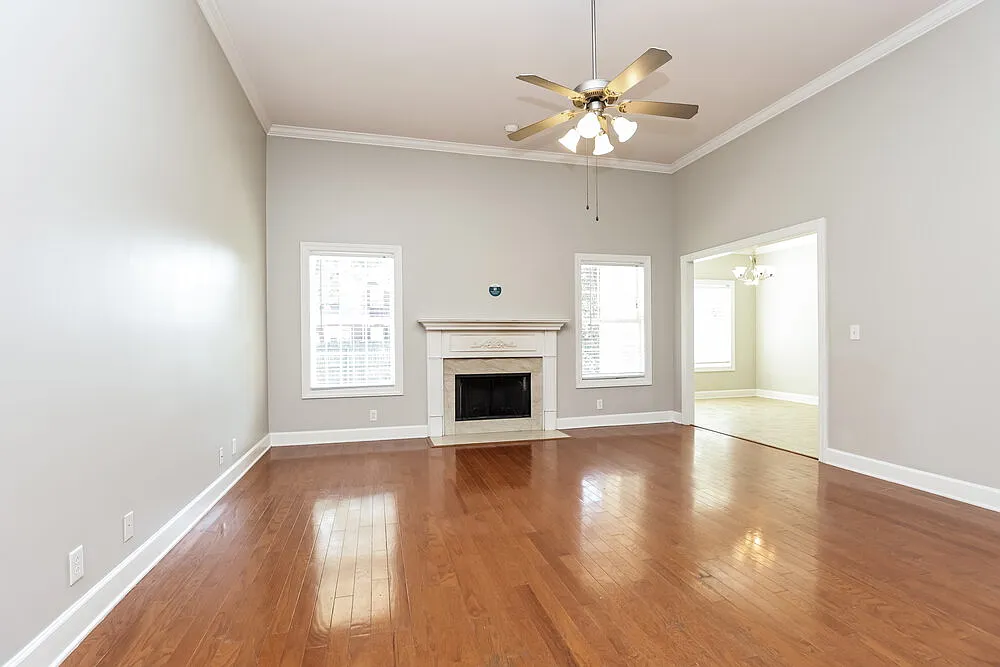 4 bed, 3.0 bath, 2466 sqft, $2,640 — Photo 4
