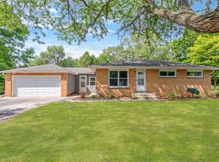 W141N6765 Memory Rd, Menomonee Falls, WI 53051