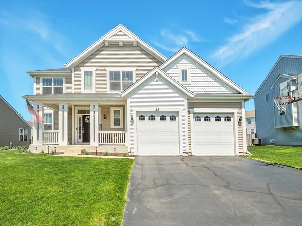 32 Catamaran Cir, Pingree Grove, IL 60140