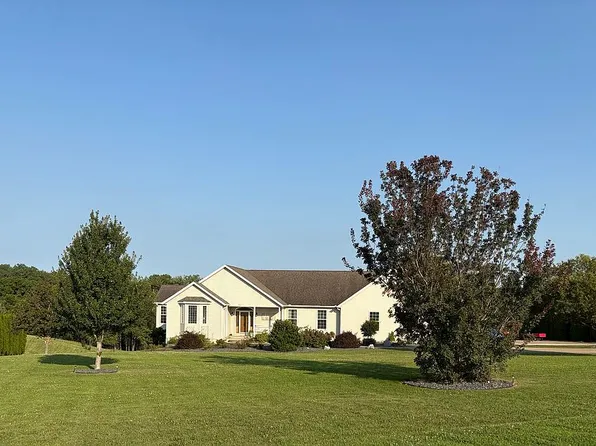 701 Sarah Ln, Clinton, IA 52732