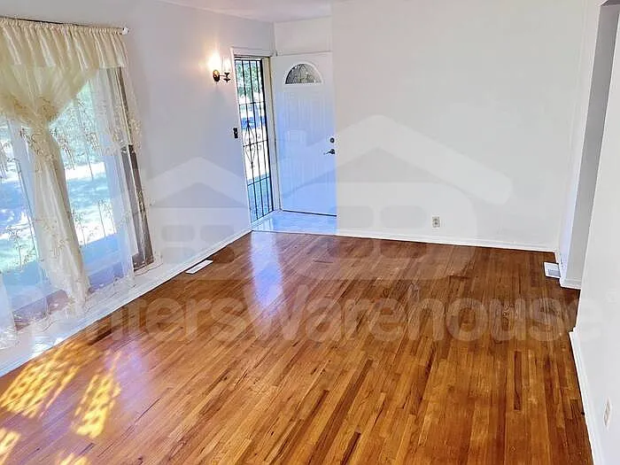 2921 Sumter Ave S — Photo 13