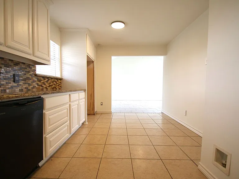 5036 Diaz Ave — Photo 3