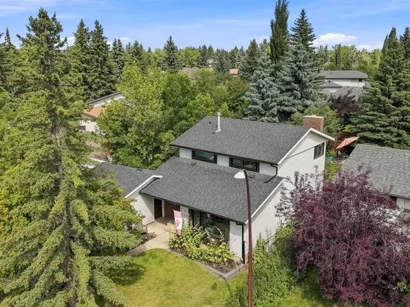 267 S Brookgreen Dr SW, Calgary, AB T2W 2W4