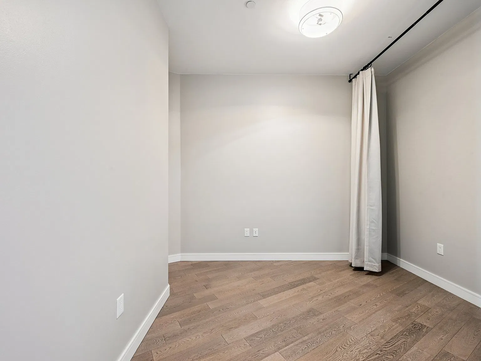 1 bed, 1.5 bath, 951 sqft, $3,300 — Photo 3