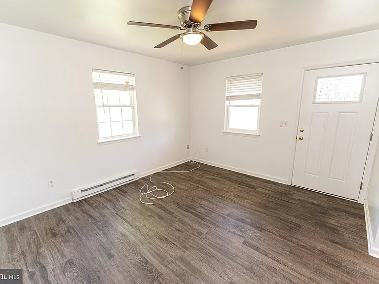 30704 Hampden Ave — Photo 8