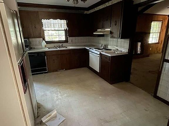 4th image of 1421 Creekview Dr