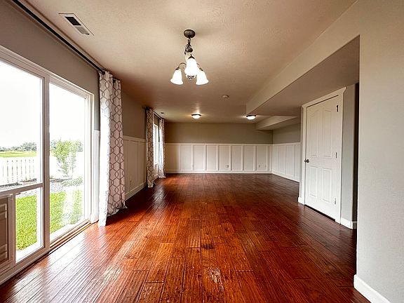 4th image of 383 W Lakeview Dr