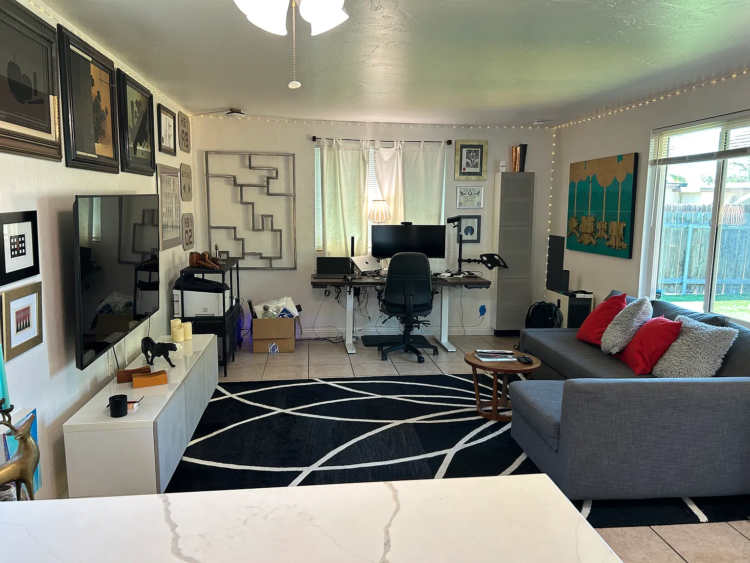 1 bed, 800 sqft, $2,400 — Photo 1