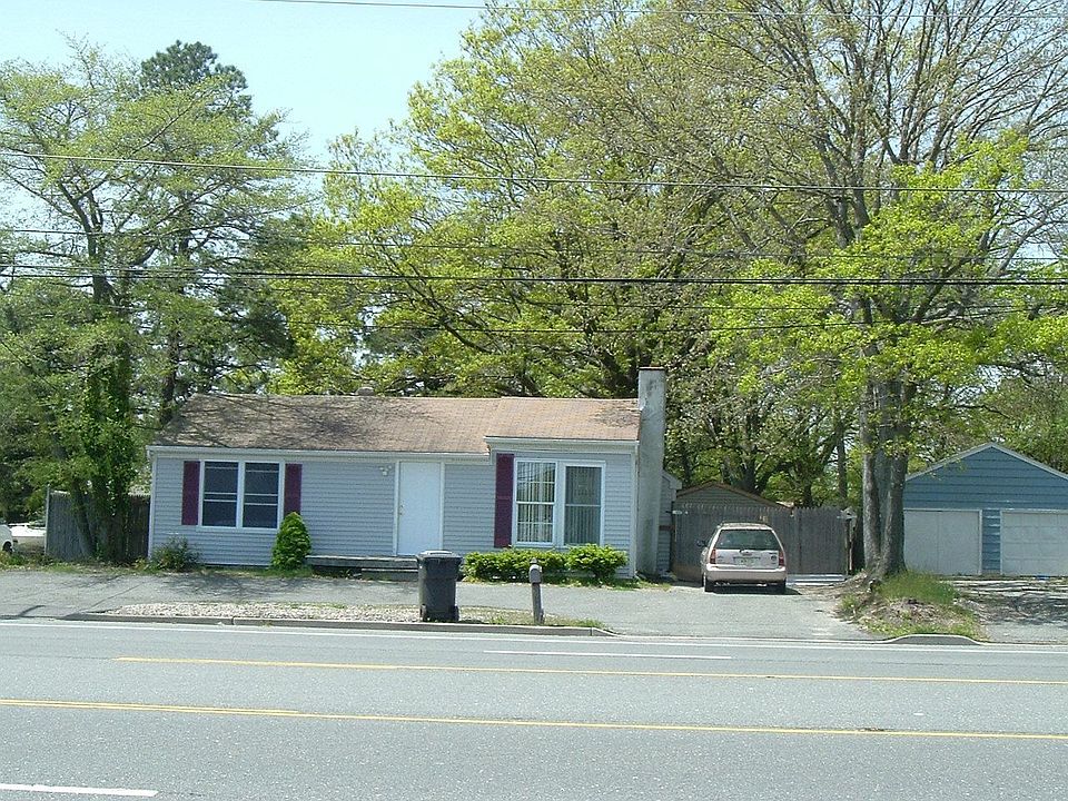 780 Fischer Blvd.w/driveway and circular driveway