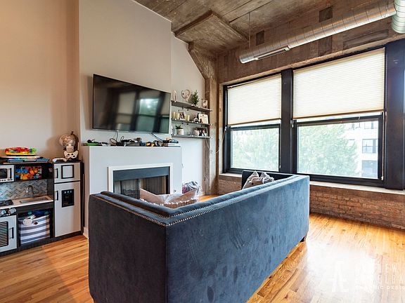 3rd image of 1001 W 15th St Unit 332