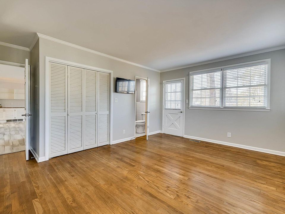 32nd image of 134 Lake Bluff Drive