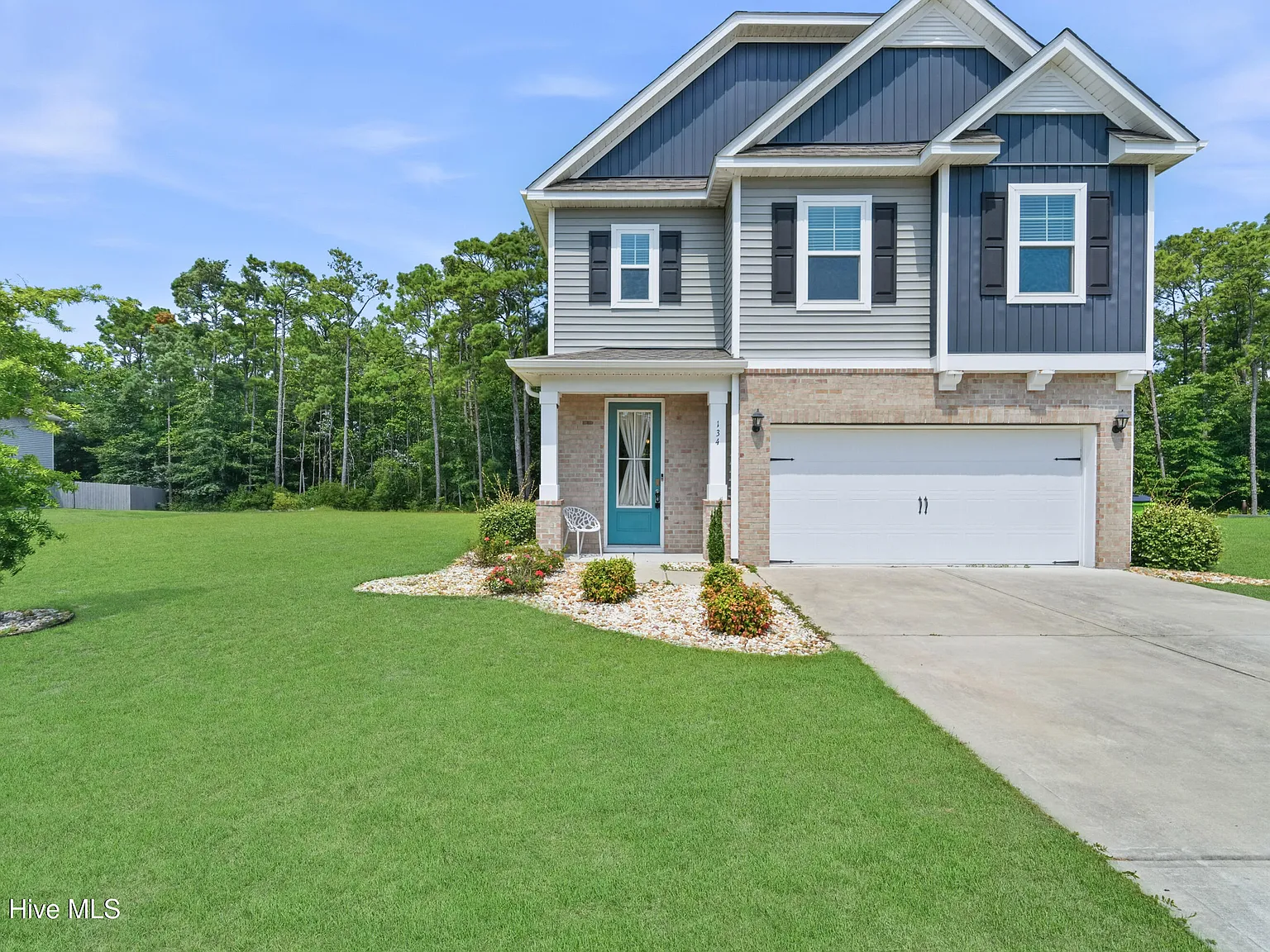4 bed, 3.0 bath, 2361 sqft, $2,695 — Photo 2
