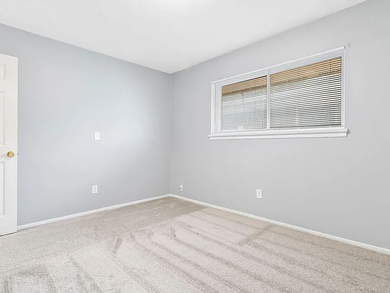 509 White City Blvd — Photo 39