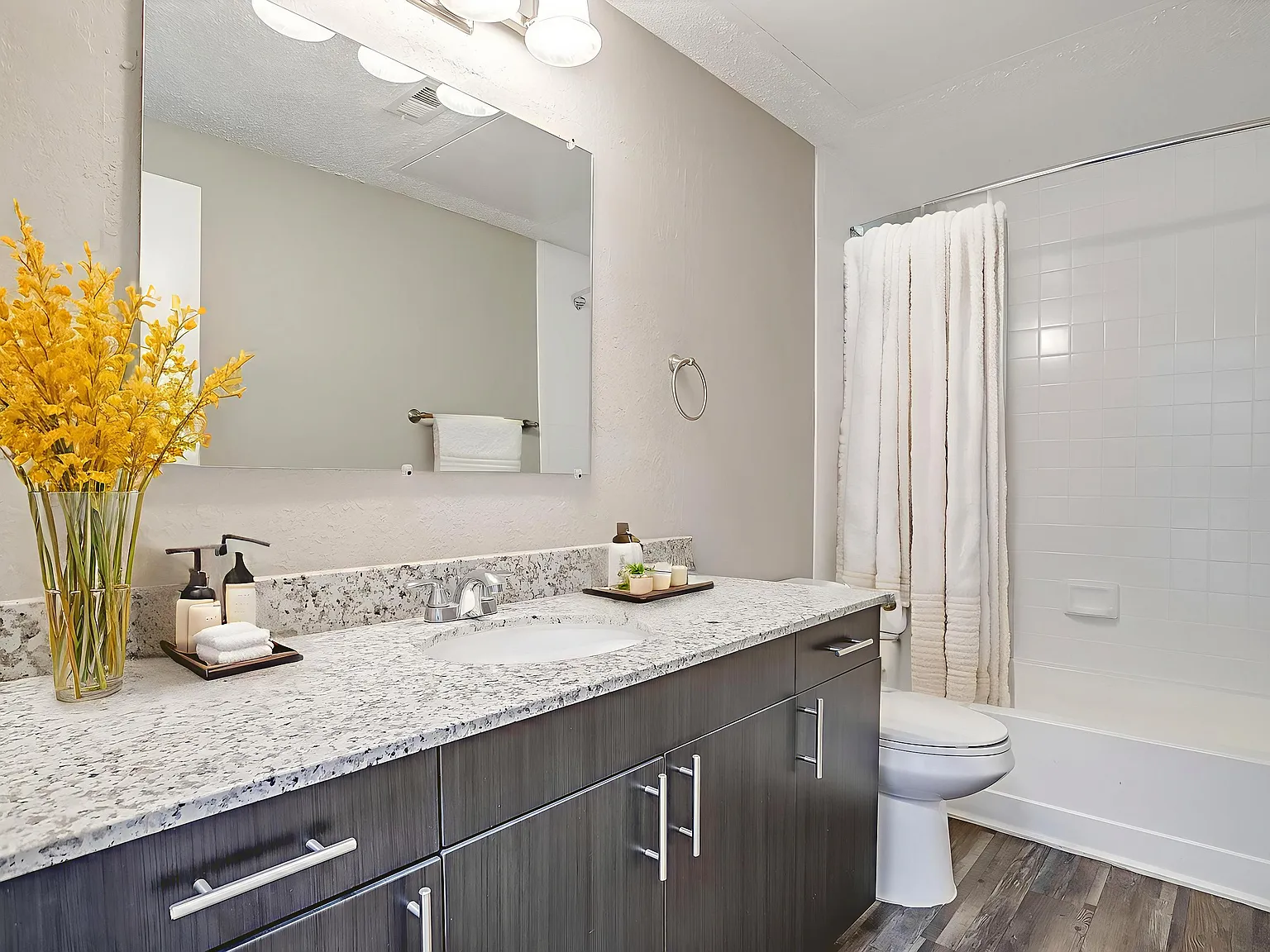 Portofino Apartments — Photo 2