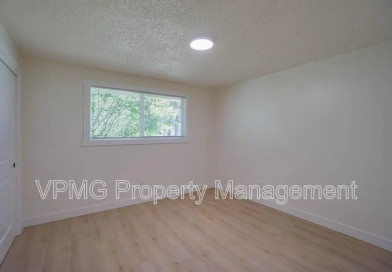 19419 NE 11th St — Photo 32