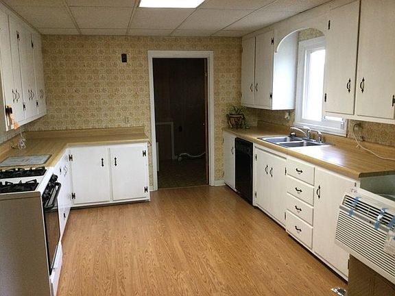 5th image of 709 W King St