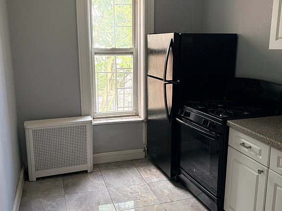 4th image of 461 15th St #2