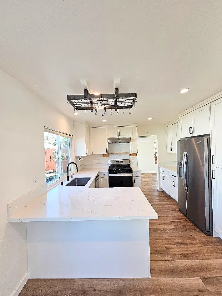 4 bed, 2048 sqft, $6,280 — Photo 3