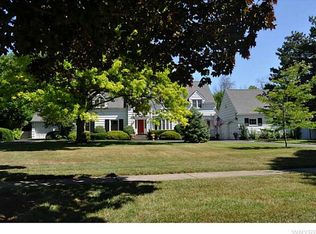 54 Keswick Rd, Amherst, NY 14226