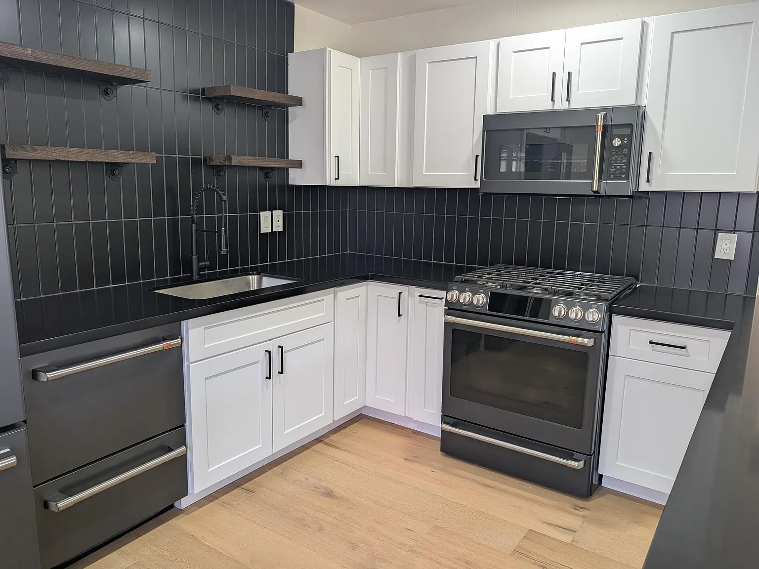 3 bed, 1416 sqft, $3,350 — Photo 1
