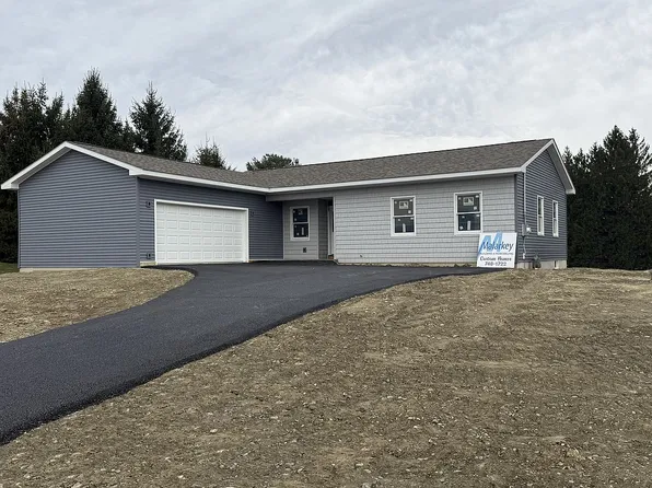 2 Oday Dr, Endicott, NY 13760