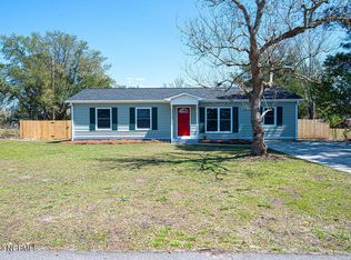 102 Riegel Dr, Hubert, NC 28539