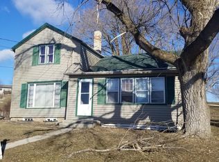 302 Francis Ave, Cascade, WI 53011