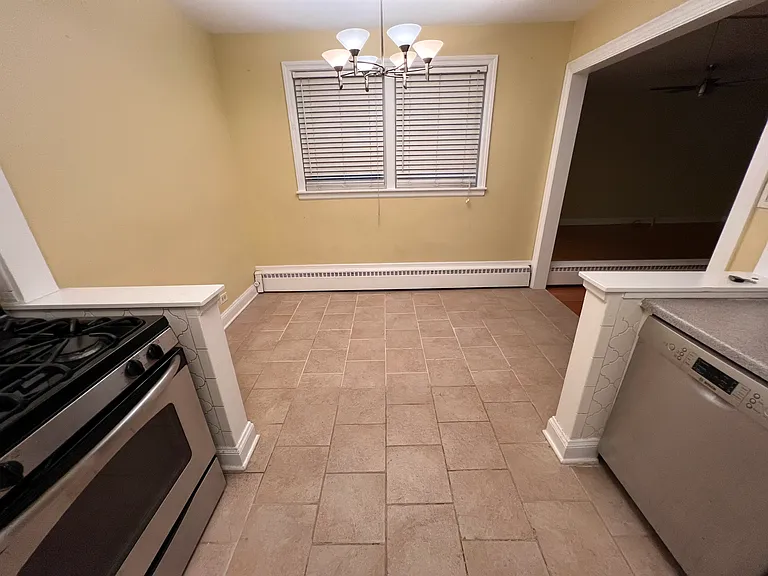 2837 W Summerdale Ave #1W — Photo 5