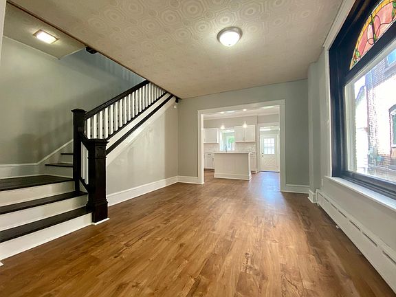 Living room / dining area open to kitchen