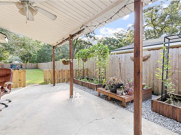 2nd image of 784 Pine Tree St