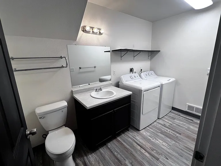 940 NW 7th Ave #10 — Photo 8