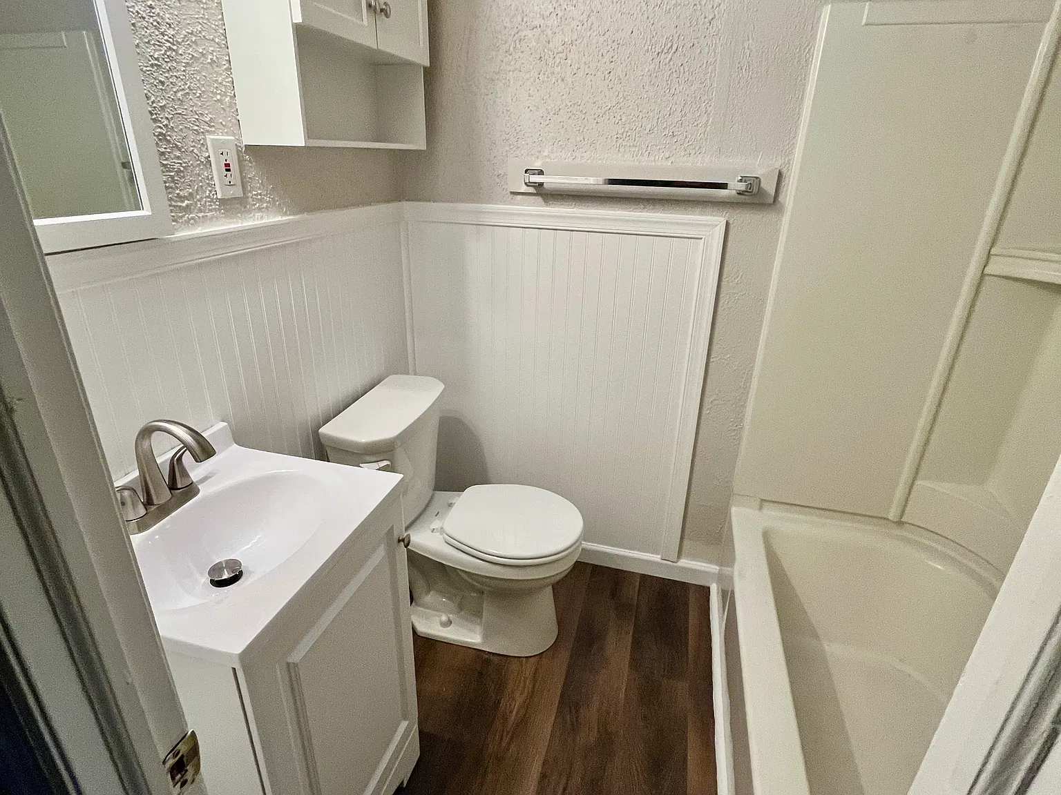 142 Ervin Ave — Photo 3
