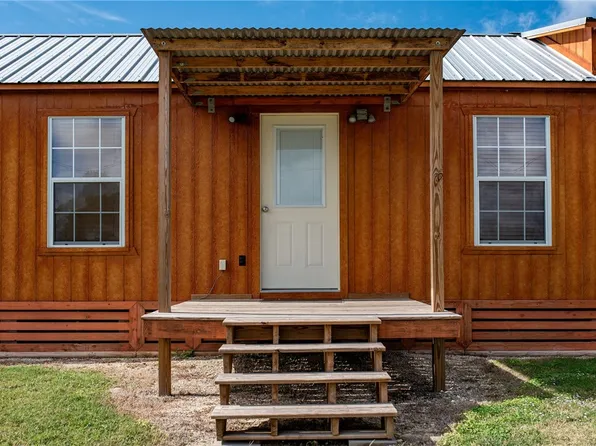 1101 W Houston Ave, Seadrift, TX 77983