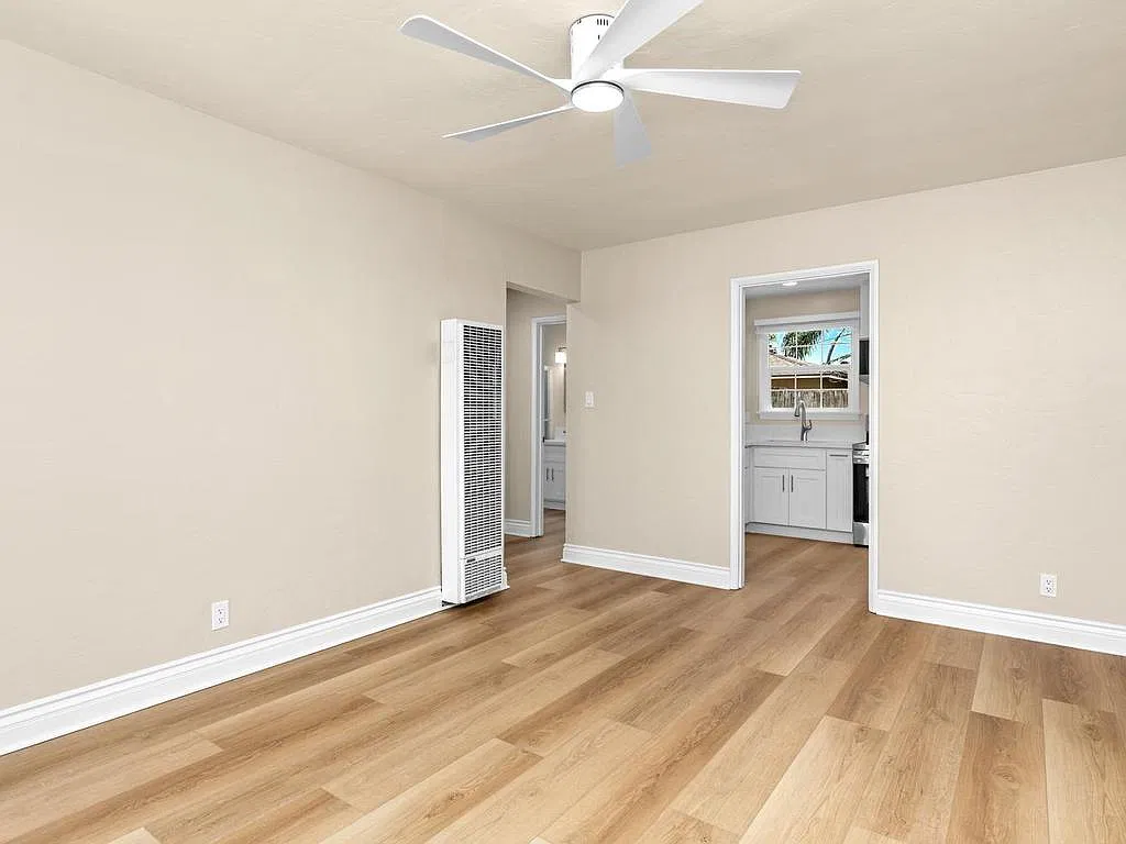 1 bed, 417 sqft, $2,300 — Photo 2