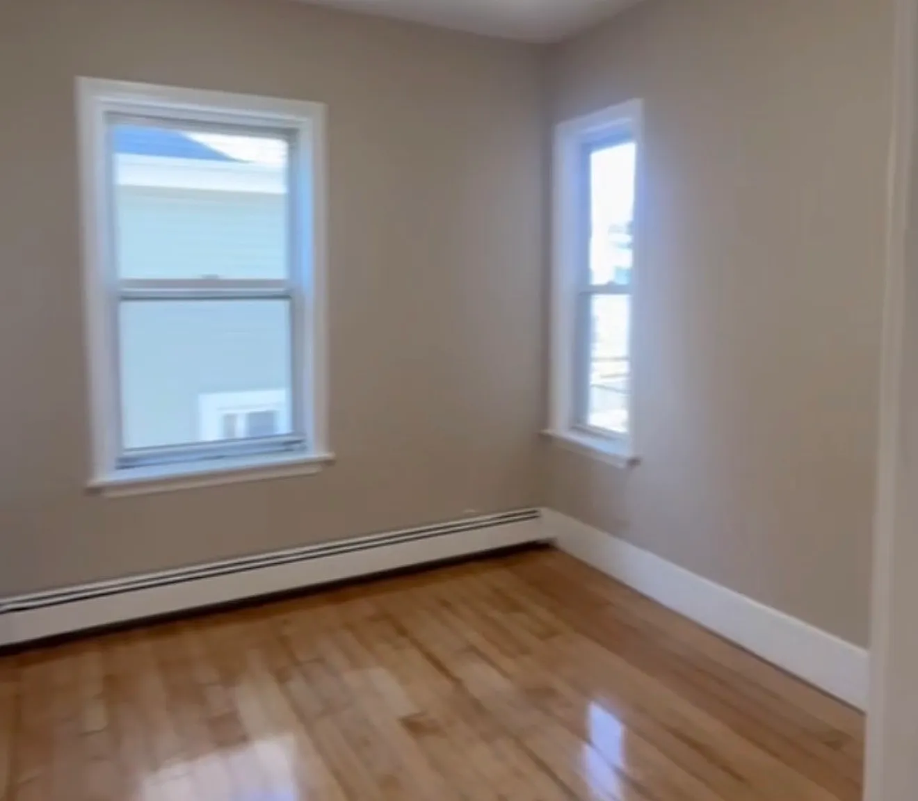 3 bed, 1100 sqft, $3,000 — Photo 3