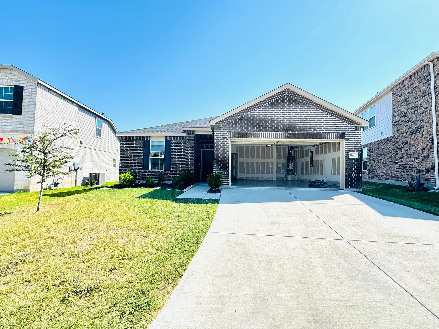 4 bed, 2090 sqft, $2,599 — Photo 3