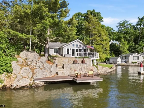 53 Shore Ave, Greenwood Lake, NJ 10925