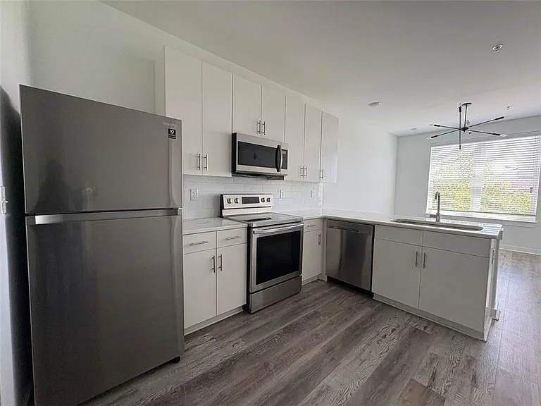 525 Parkway Dr NE #512 — Photo 6
