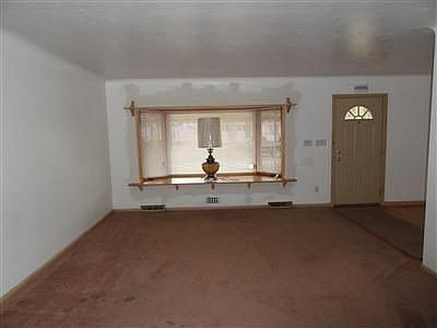4th image of 19218 Parkmount Ave